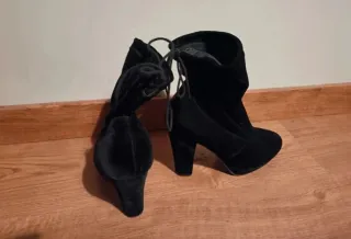 Botines terciopelo negros tacón