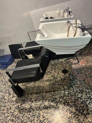 Doble lavacabezas de peluquería con picas i sillón