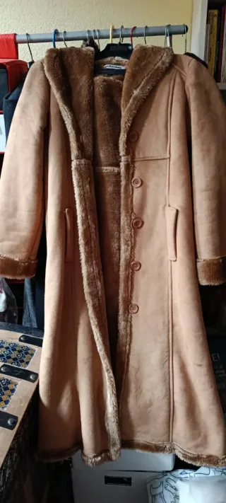 Abrigo largo forrado beige y marrón