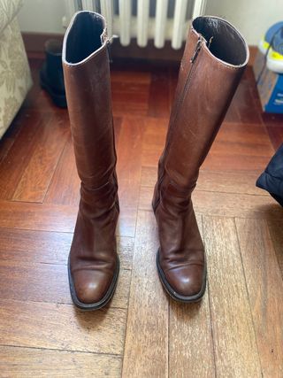 Stivali alti in pelle marrone