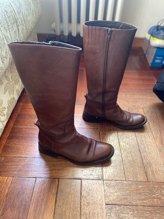 Stivali alti in pelle marrone