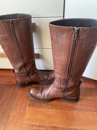 Stivali alti in pelle marrone