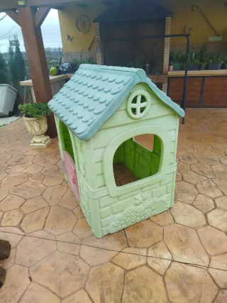 Casita infantil de plástico verde