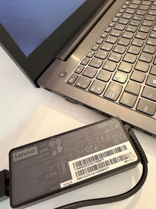 Ordenador portátil Lenovo gris plateado