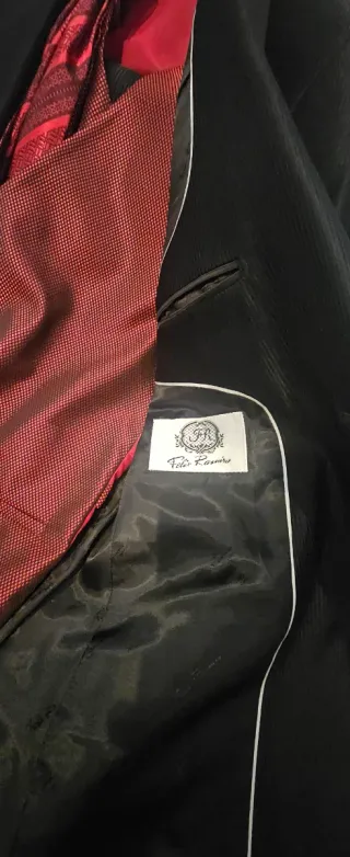 Traje de novio chaleco y corbata rojo