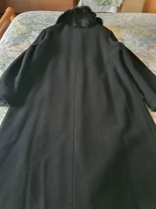 Cappotto donna nero con collo di pelliccia