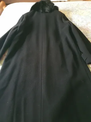 Cappotto donna nero con collo di pelliccia