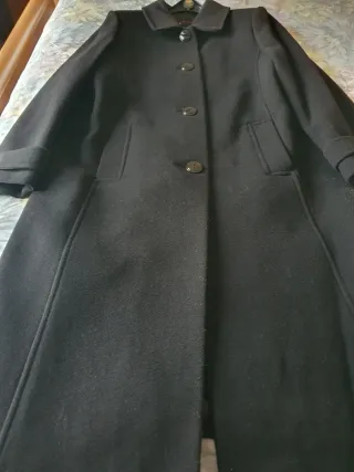 Cappotto donna nero con collo di pelliccia