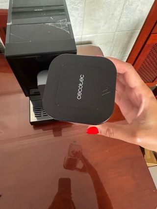 Cafetera superautomática Cecotec poco uso en caja.
