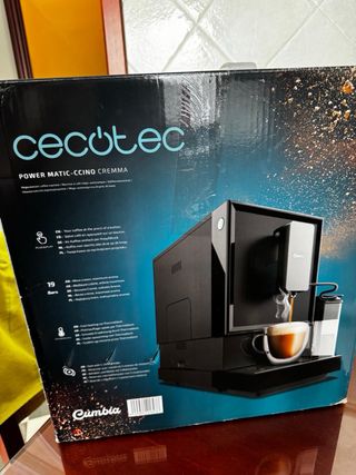 Cafetera superautomática Cecotec poco uso en caja.