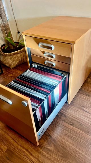 Cajonera Galant con ruedas y cerradura