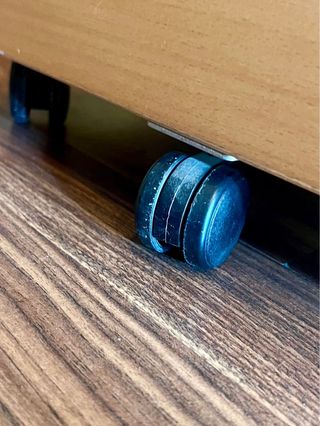 Cajonera Galant con ruedas y cerradura