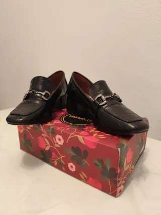 Zapatos tacón bajo Negros Cocodrilo talla 36