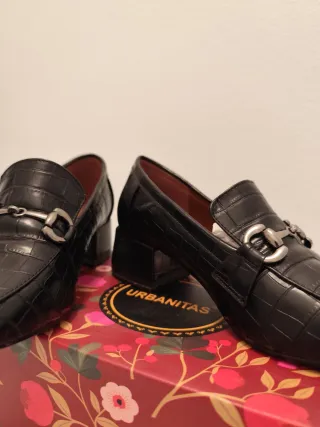 Zapatos tacón bajo Negros Cocodrilo talla 36