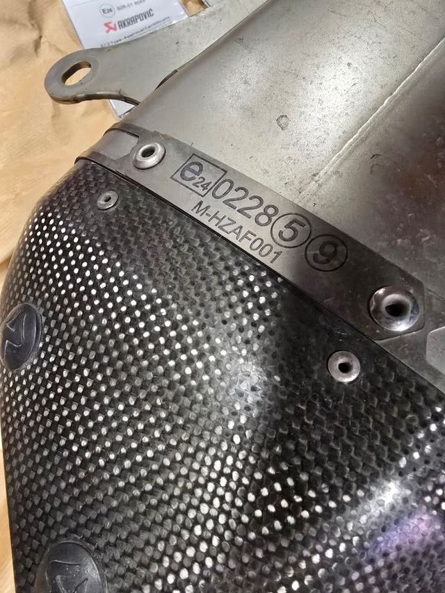 YAMAHA X MAX 400( ESCAPE AKRAPOVIC)