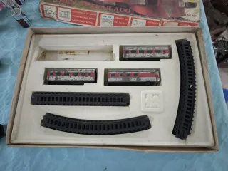 Tren de juguete antiguo.