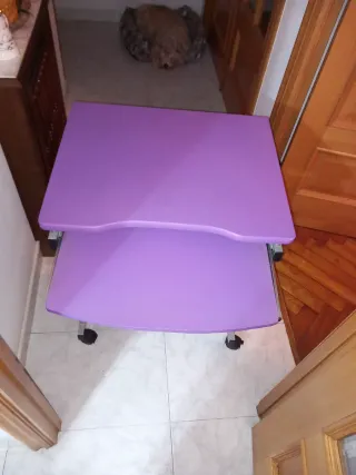 Estantería y mesa ordenador  morada