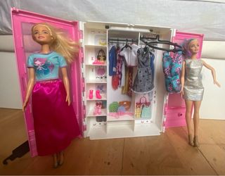 Armario Barbie (maletín)con accesorios y 2 muñecas