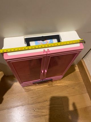 Armario Barbie (maletín)con accesorios y 2 muñecas