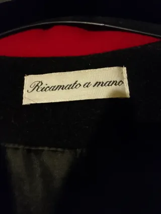 Cappotto donna nero e rosso ricamato