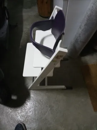 Trona bebé blanca y morada