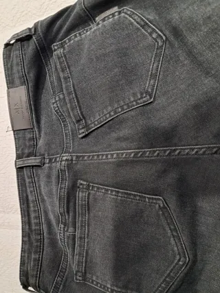 Pantalón vaquero azul con cremallera lateral