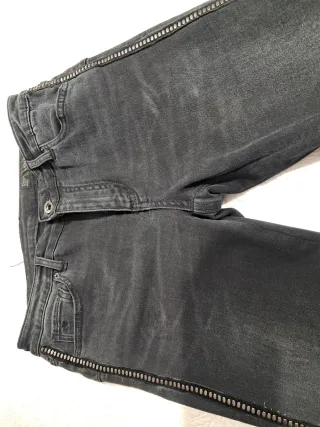 Pantalón vaquero azul con cremallera lateral