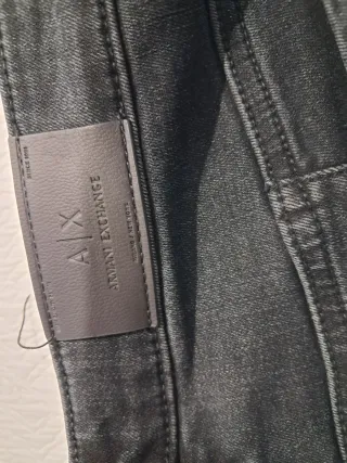 Pantalón vaquero azul con cremallera lateral