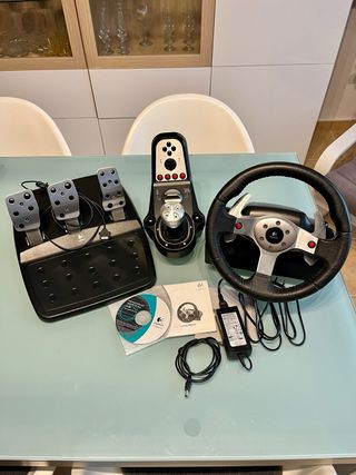 Logitech G25 Volante y Pedales