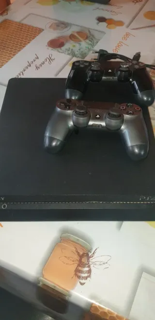 Consola PS4 Slim 500gb Negra + 6Juegos dos mandos
