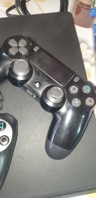 Consola PS4 Slim 500gb Negra + 6Juegos dos mandos