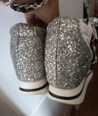 Zapatillas deportivas con pedrería