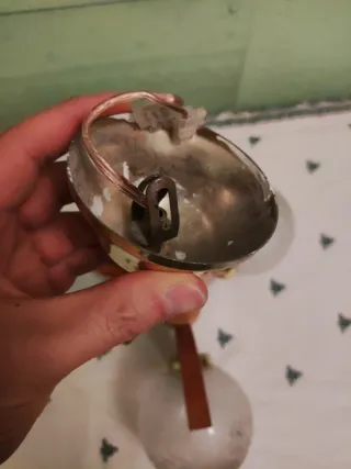 Lámpara de madera con globos de cristal