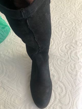 Botas altas negras, con pelo por dentro