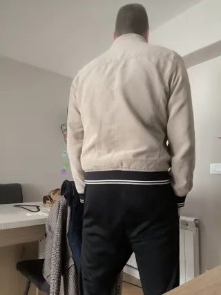 Chaqueta Zara Man Beige Negra Bomber