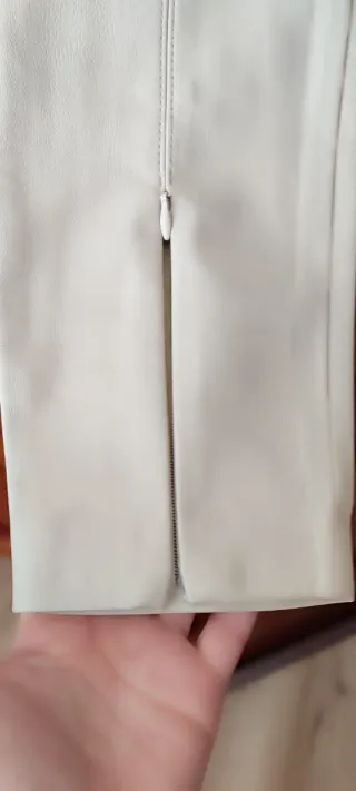 Calças Zara imitação pele bege T.36