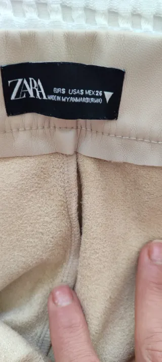 Calças Zara imitação pele bege T.36