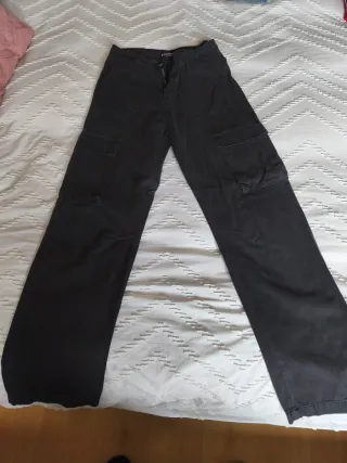 Pantalón cargo Stradivarius negro talla 32