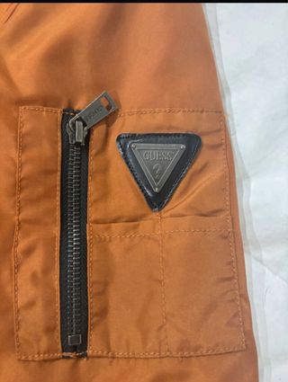 Chaqueta Bomber Guess Naranja y Negra