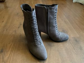 Botines beige/marrón con cordones y cremallera