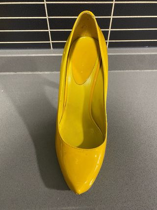 Zapatos de tacón Aldo amarillos. Talla 38