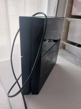 PS4 (PlayStation 4) Negra + Mando