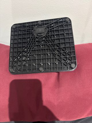 Soporte base monitor negro y gris