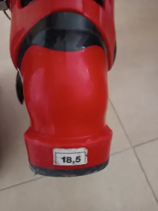 Botas de esquí rojas talla 18.5