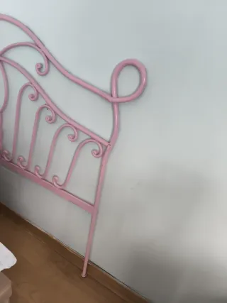 Cabecero de forja rosa
