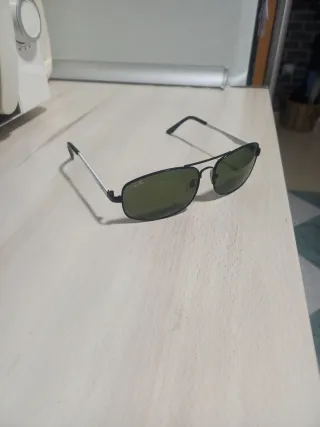 Gafas de sol Ray-Ban niño negro.