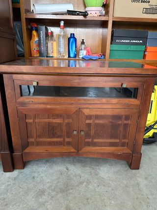 Mesa de TV de madera y cristal