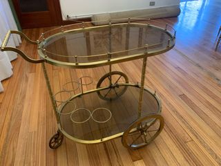 Carrito bar dorado con ruedas y cristal