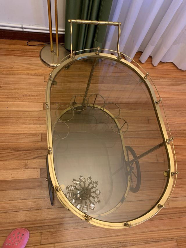 Carrito bar dorado con ruedas y cristal