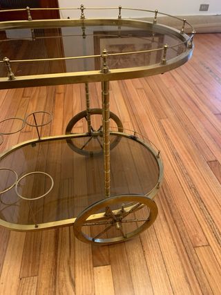 Carrito bar dorado con ruedas y cristal
